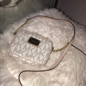 🚫SOLD ELSEWHERE🚫Michael Kors crossbody purse